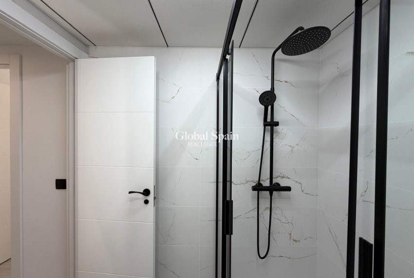 Resale - APARTMENT -
TORREVIEJA - Playa del Cura