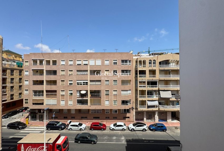 Resale - APARTMENT -
TORREVIEJA - Playa del Cura