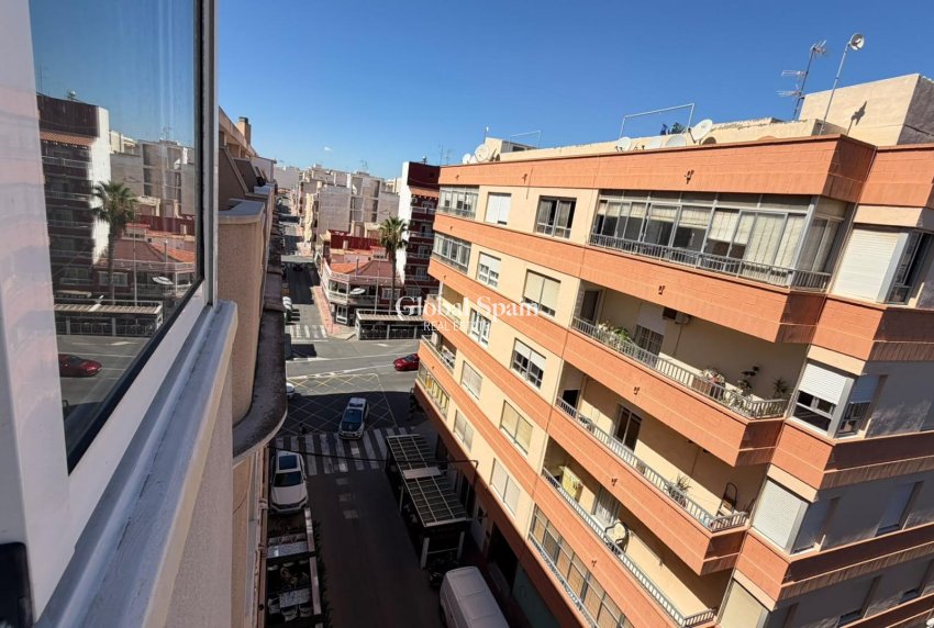 Resale - APARTMENT -
TORREVIEJA - Playa del Cura