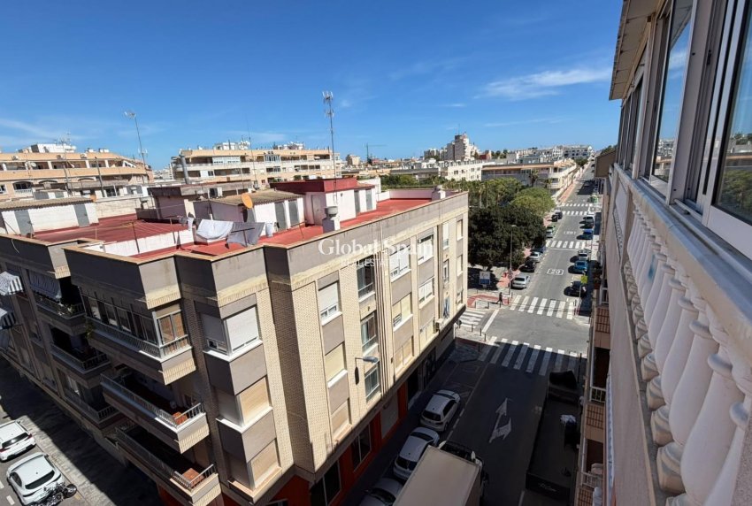 Resale - APARTMENT -
TORREVIEJA - Playa del Cura