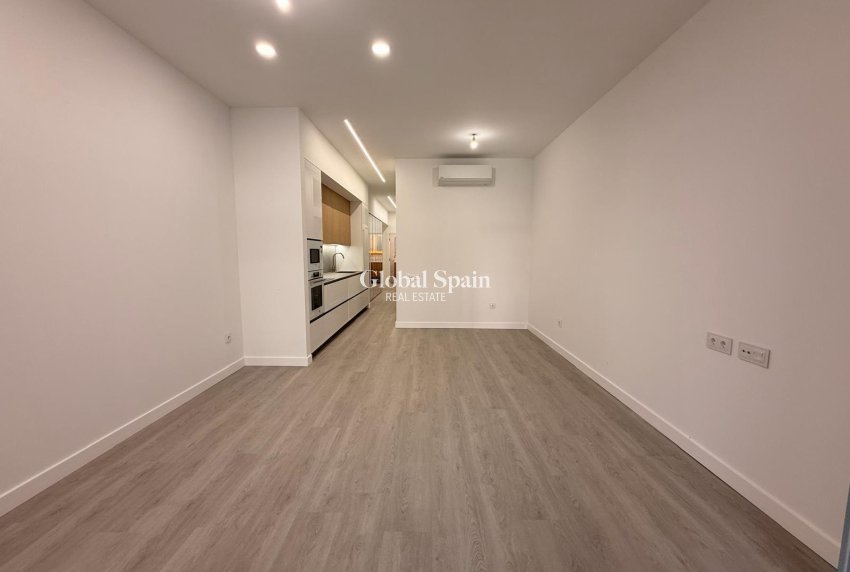 Resale - APARTMENT -
TORREVIEJA - Playa del Cura