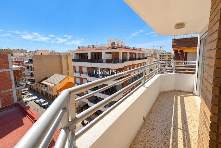 Resale - APARTMENT -
TORREVIEJA - Playa del cura