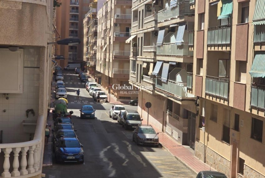 Resale - APARTMENT -
TORREVIEJA - Playa del Cura
