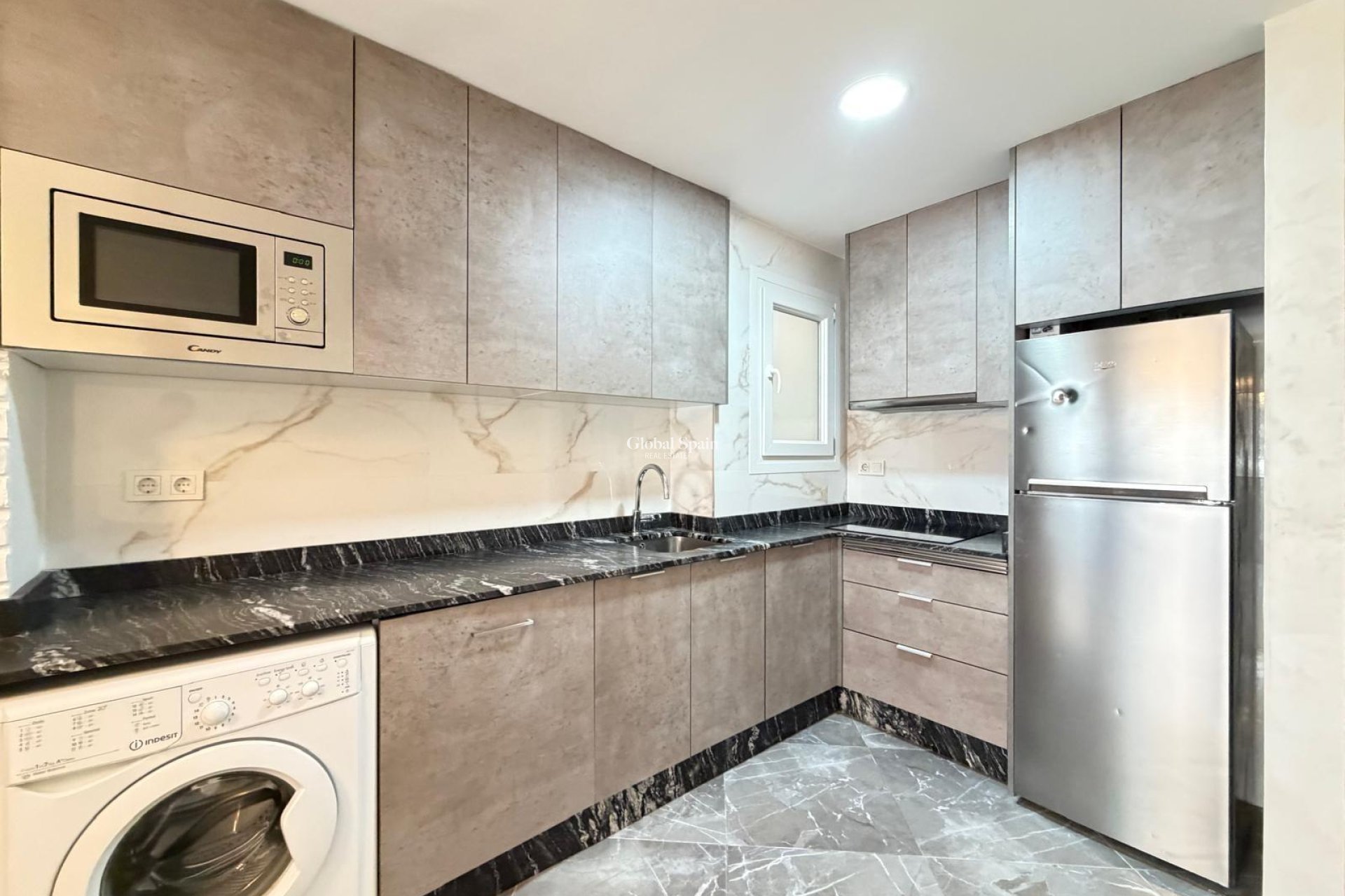 Resale - APARTMENT -
TORREVIEJA - Playa del Cura