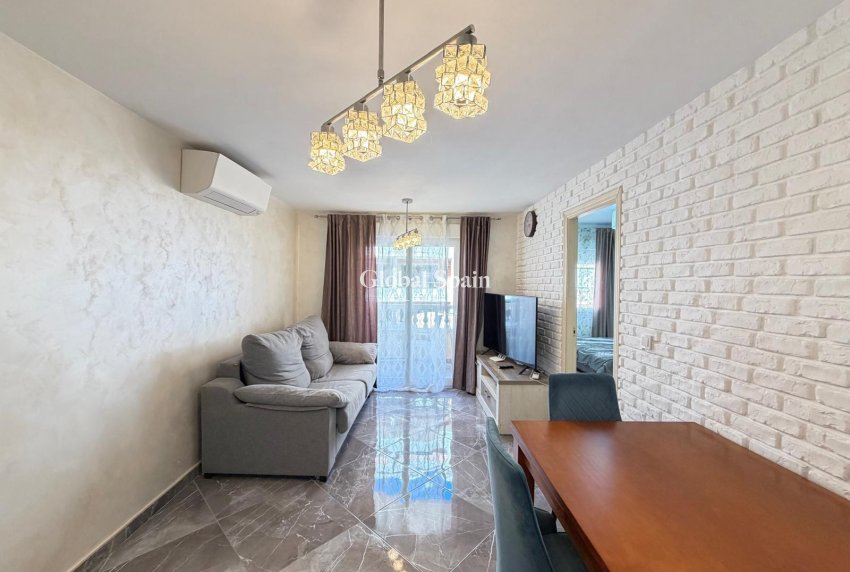 Resale - APARTMENT -
TORREVIEJA - Playa del Cura
