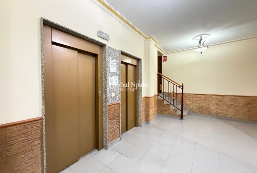 Resale - APARTMENT -
TORREVIEJA - Playa del Cura
