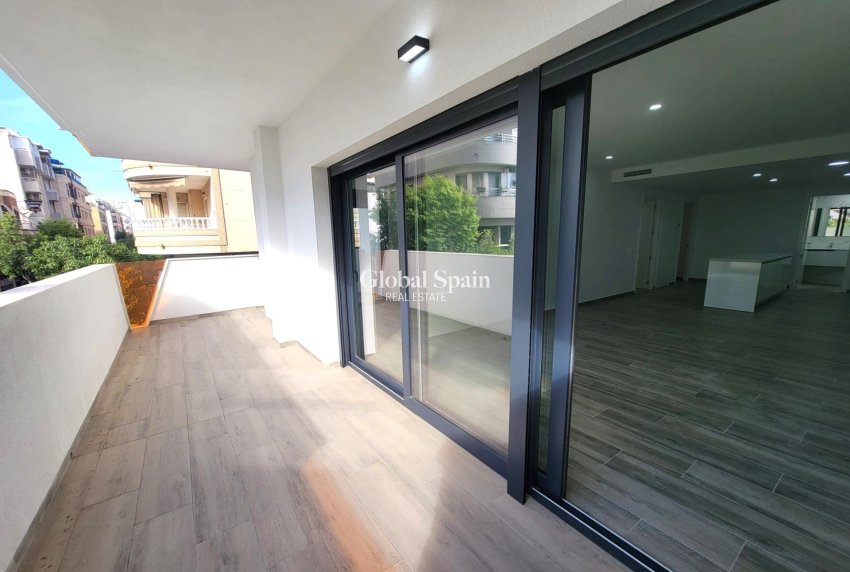 Resale - APARTMENT -
TORREVIEJA - Playa del Cura