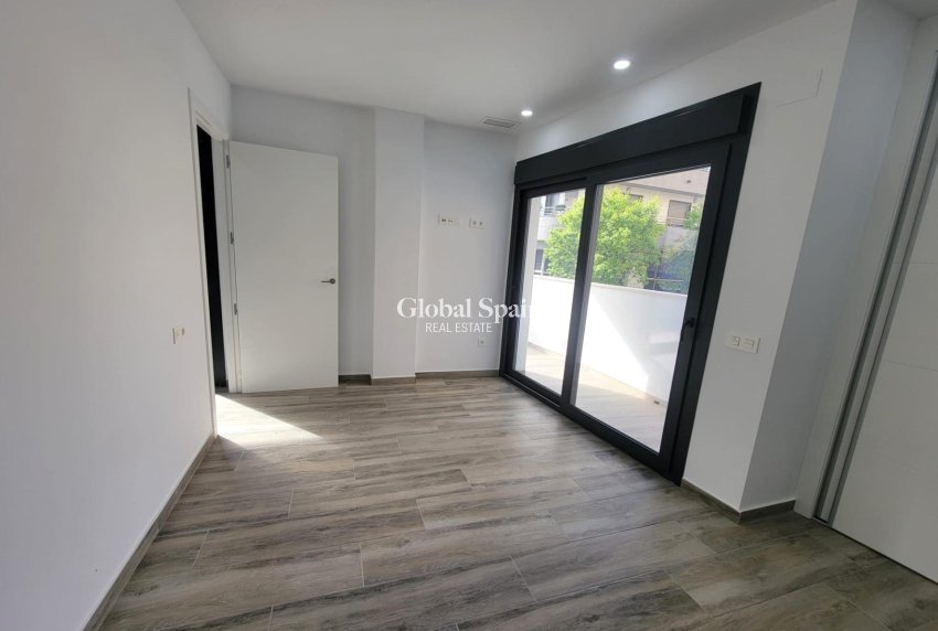Resale - APARTMENT -
TORREVIEJA - Playa del Cura