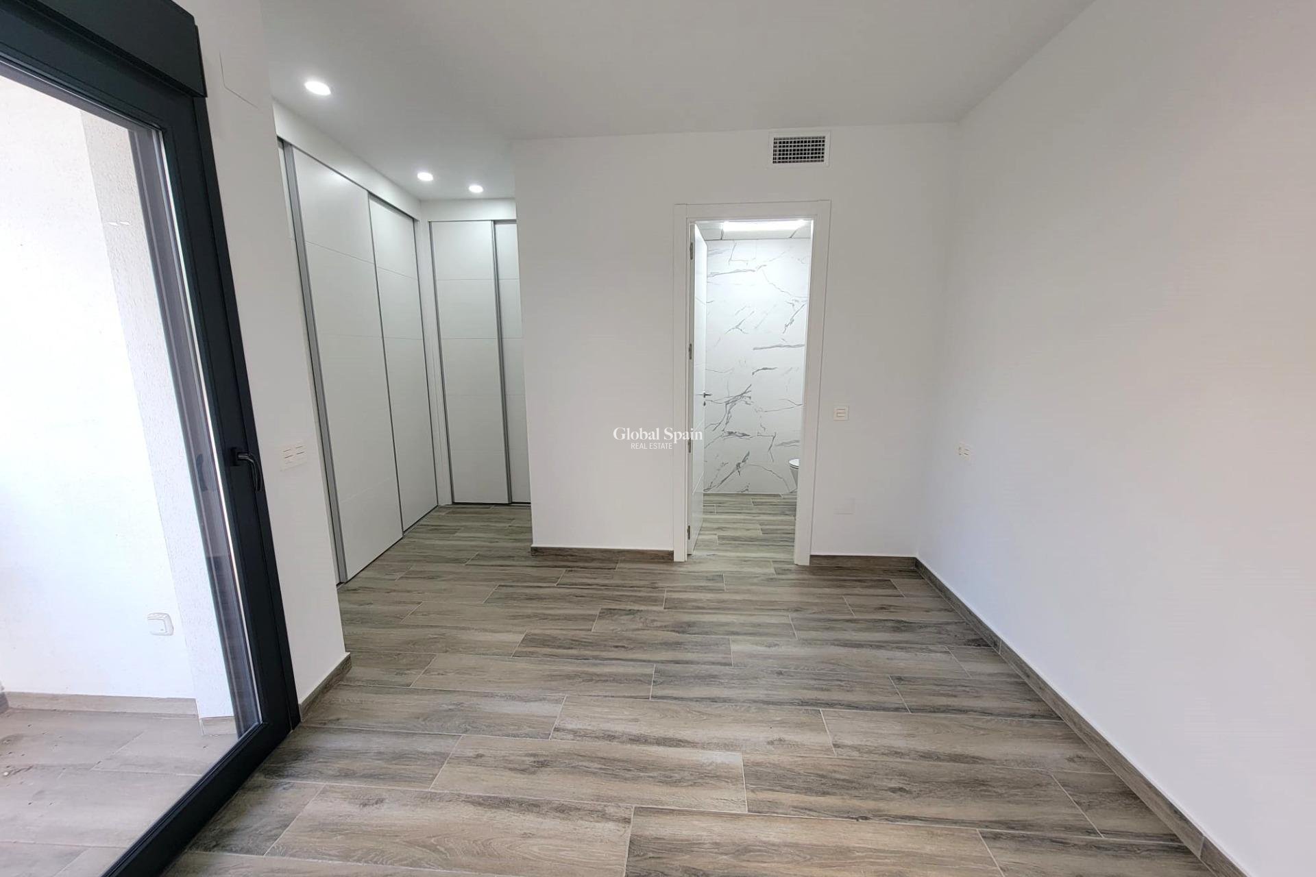Resale - APARTMENT -
TORREVIEJA - Playa del Cura