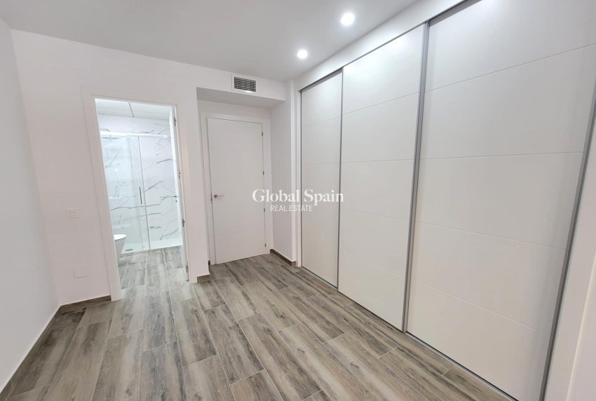 Resale - APARTMENT -
TORREVIEJA - Playa del Cura