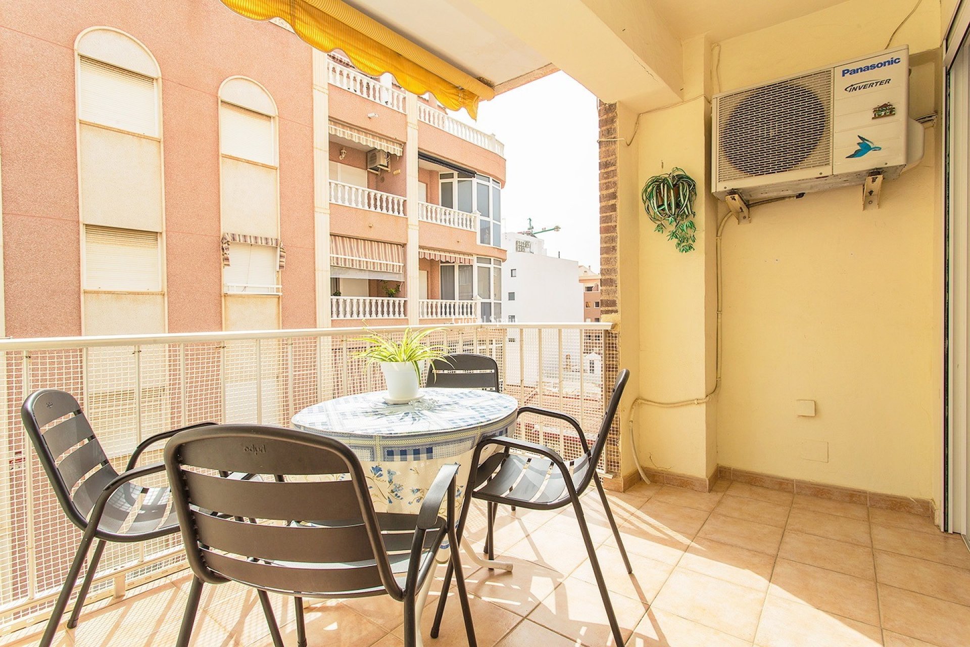 Resale - Apartment -
TORREVIEJA - Playa del cura