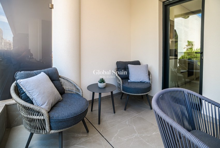 Resale - Apartment -
TORREVIEJA - Playa del Cura
