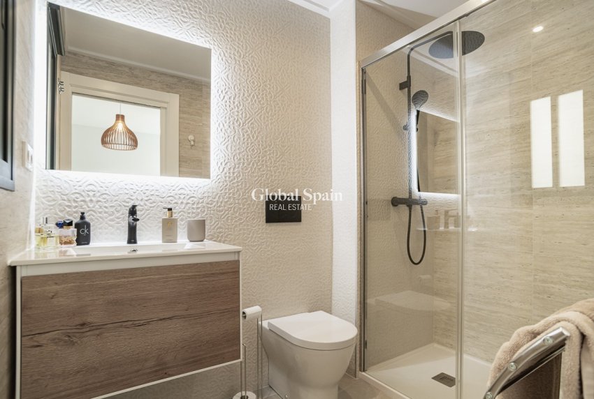 Resale - Apartment -
TORREVIEJA - Playa del Cura