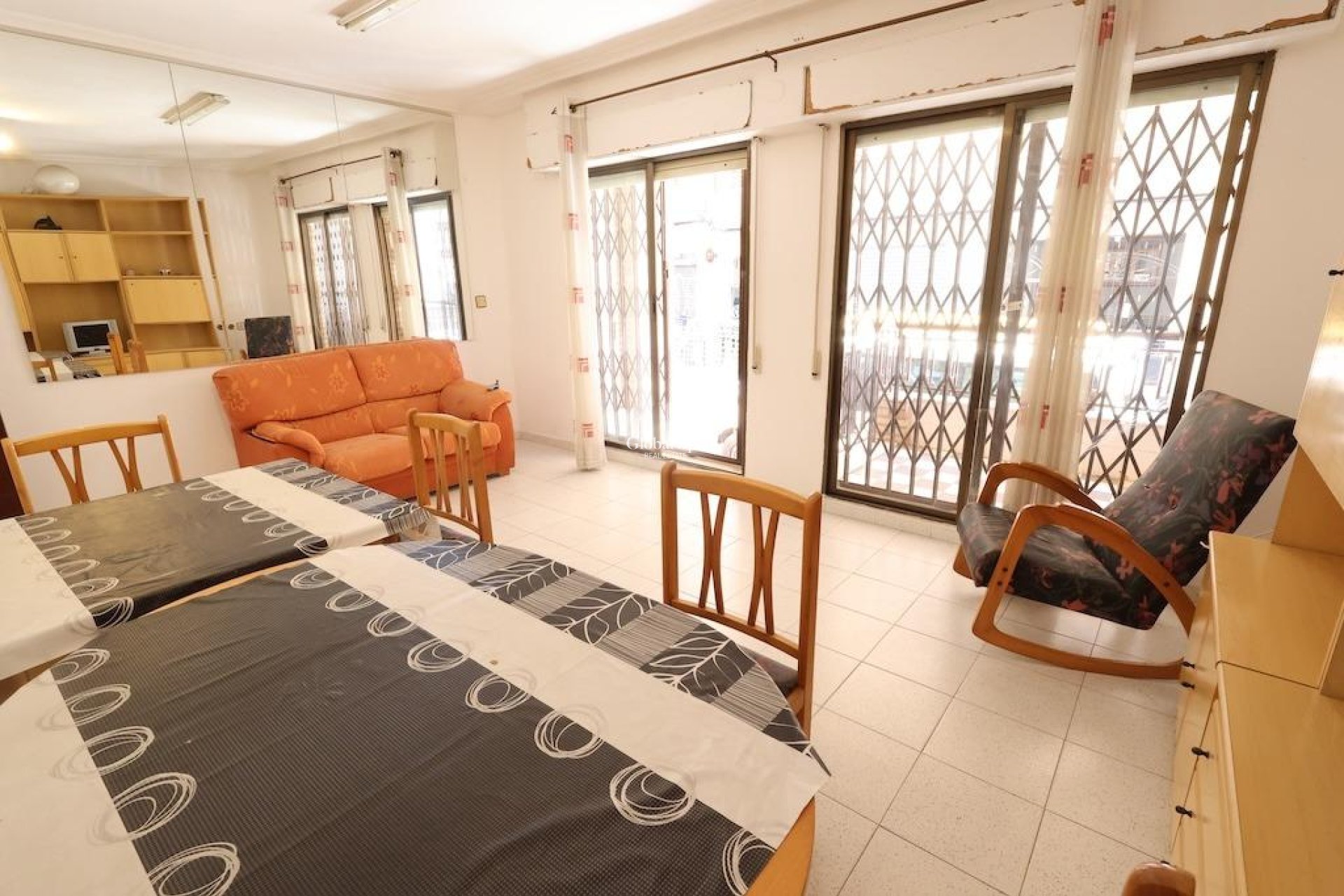 Resale - Apartment -
TORREVIEJA - Playa del cura