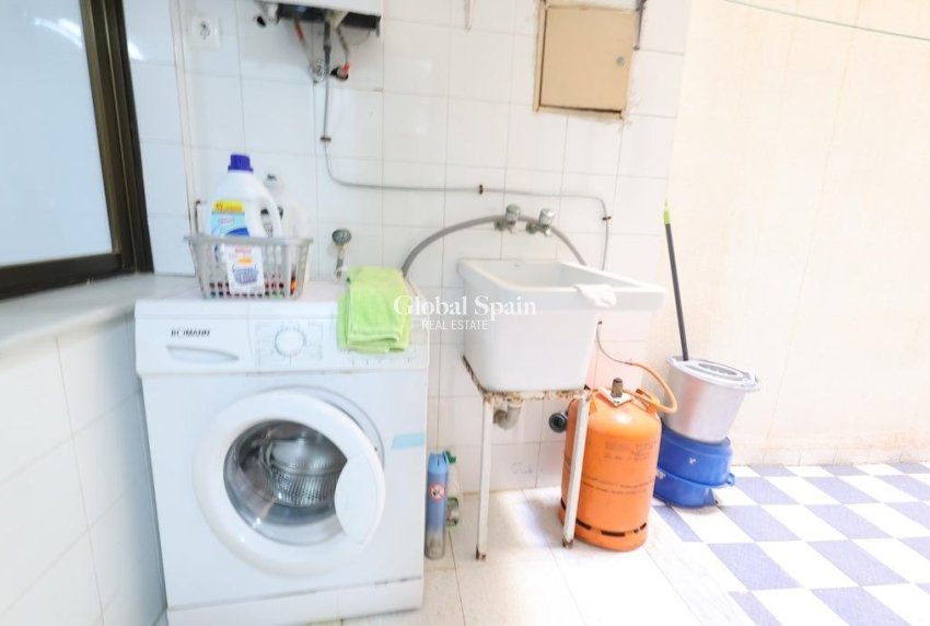 Resale - Apartment -
TORREVIEJA - Playa del cura