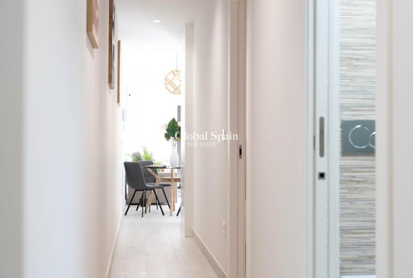 Resale - Apartment -
TORREVIEJA - Playa del cura