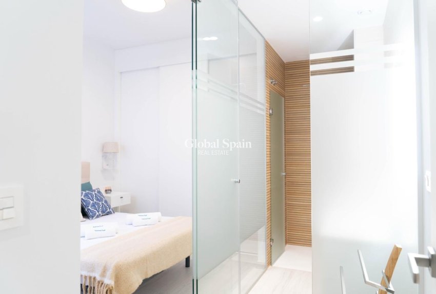 Resale - Apartment -
TORREVIEJA - Playa del cura