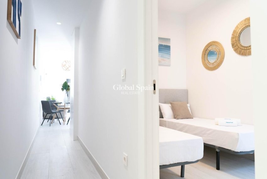Resale - Apartment -
TORREVIEJA - Playa del cura