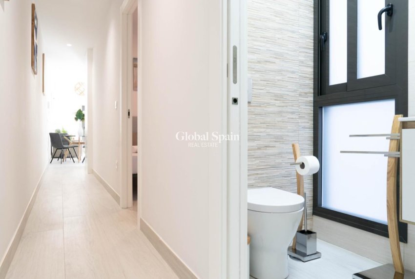 Resale - Apartment -
TORREVIEJA - Playa del cura