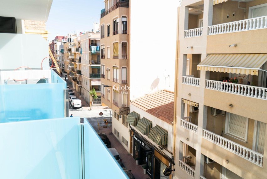 Resale - Apartment -
TORREVIEJA - Playa del cura