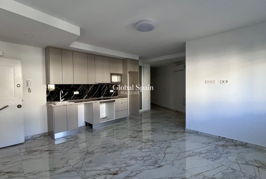 Resale - APARTMENT -
TORREVIEJA - PLAYA LOS LOCOS