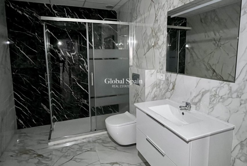 Resale - APARTMENT -
TORREVIEJA - PLAYA LOS LOCOS