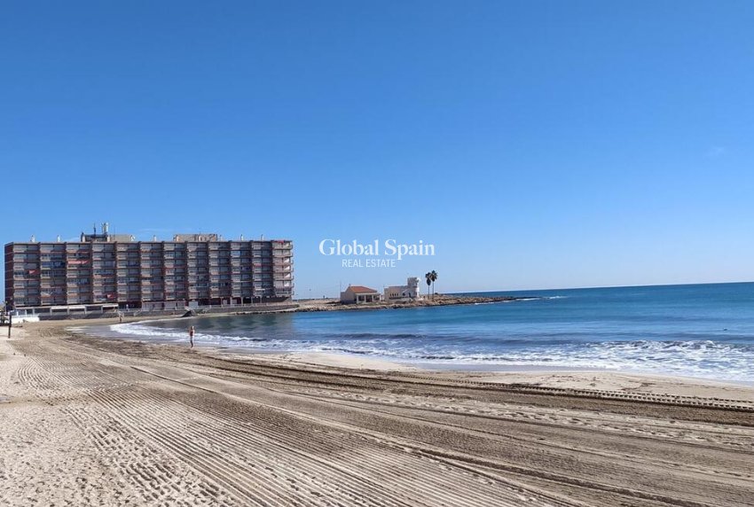 Resale - APARTMENT -
TORREVIEJA - PLAYA LOS LOCOS