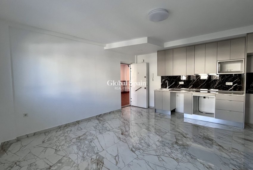 Resale - APARTMENT -
TORREVIEJA - PLAYA LOS LOCOS
