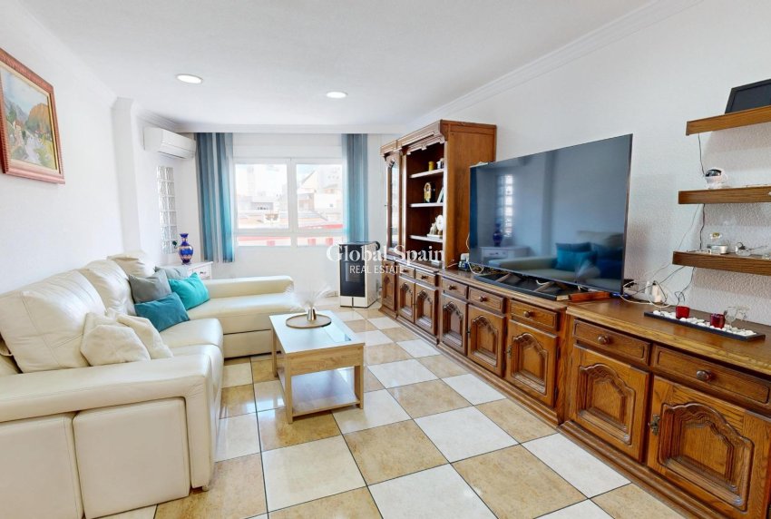 Resale - APARTMENT -
TORREVIEJA - Puerto Deportivo Marina Salinas