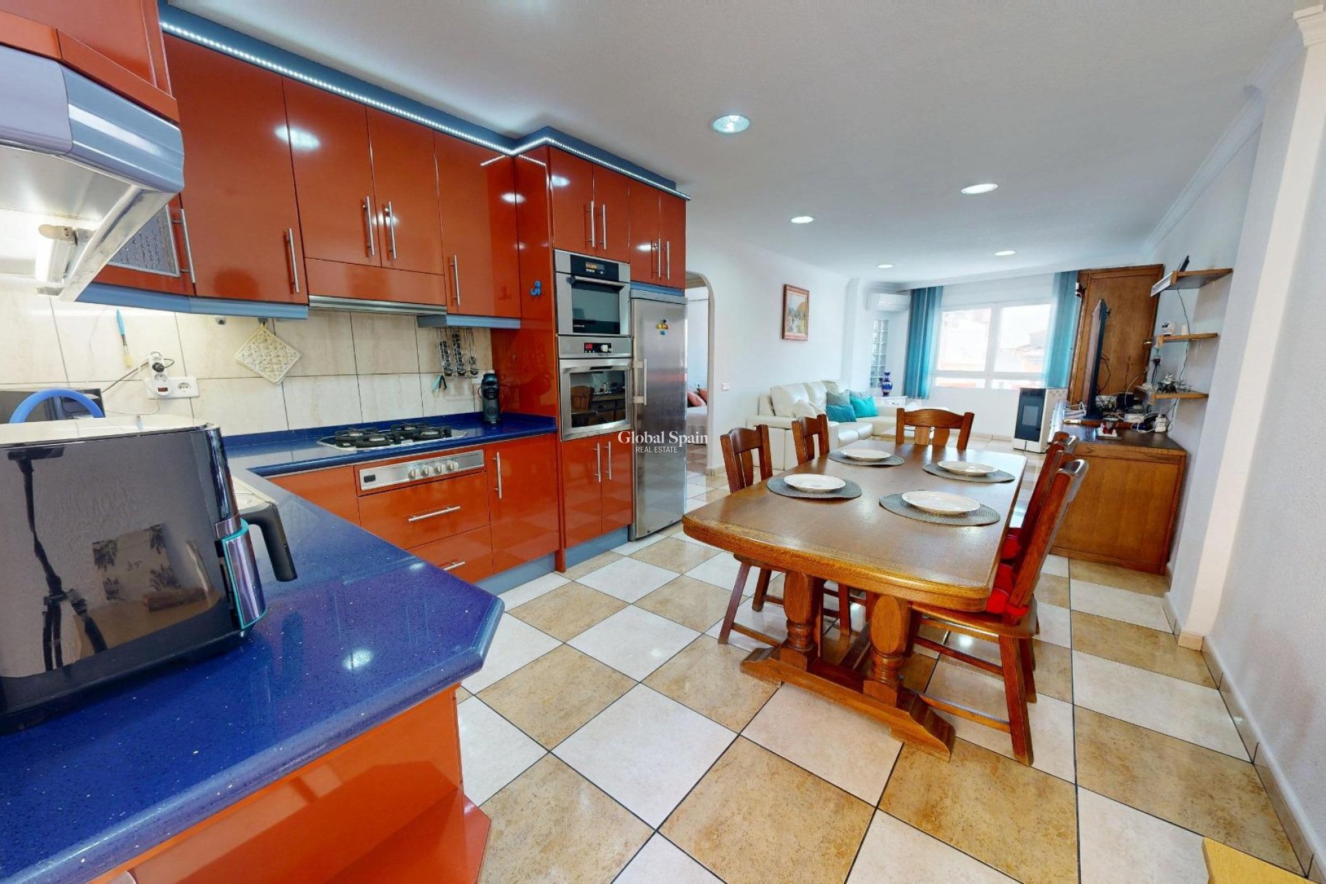 Resale - APARTMENT -
TORREVIEJA - Puerto Deportivo Marina Salinas