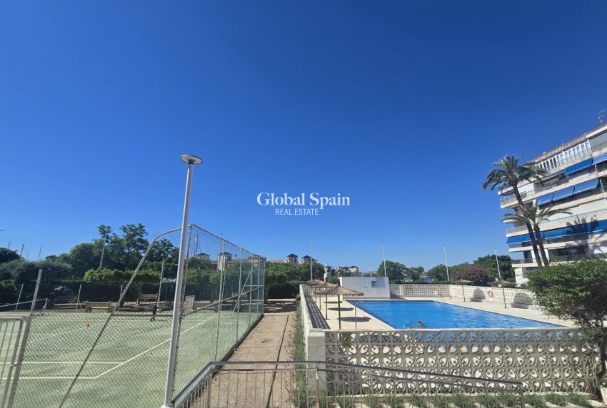 Resale - APARTMENT -
TORREVIEJA - Puerto Deportivo Marina Salinas