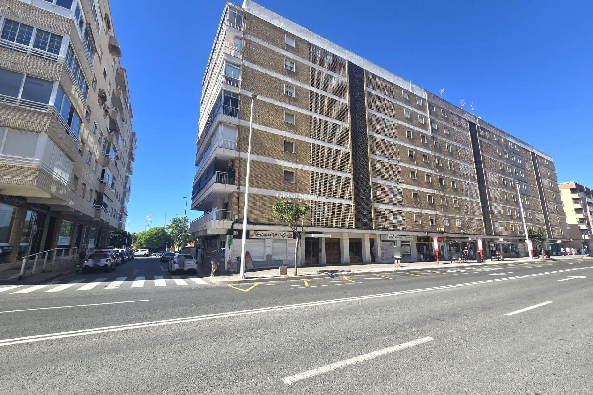 Resale - APARTMENT -
TORREVIEJA - Puerto Deportivo Marina Salinas