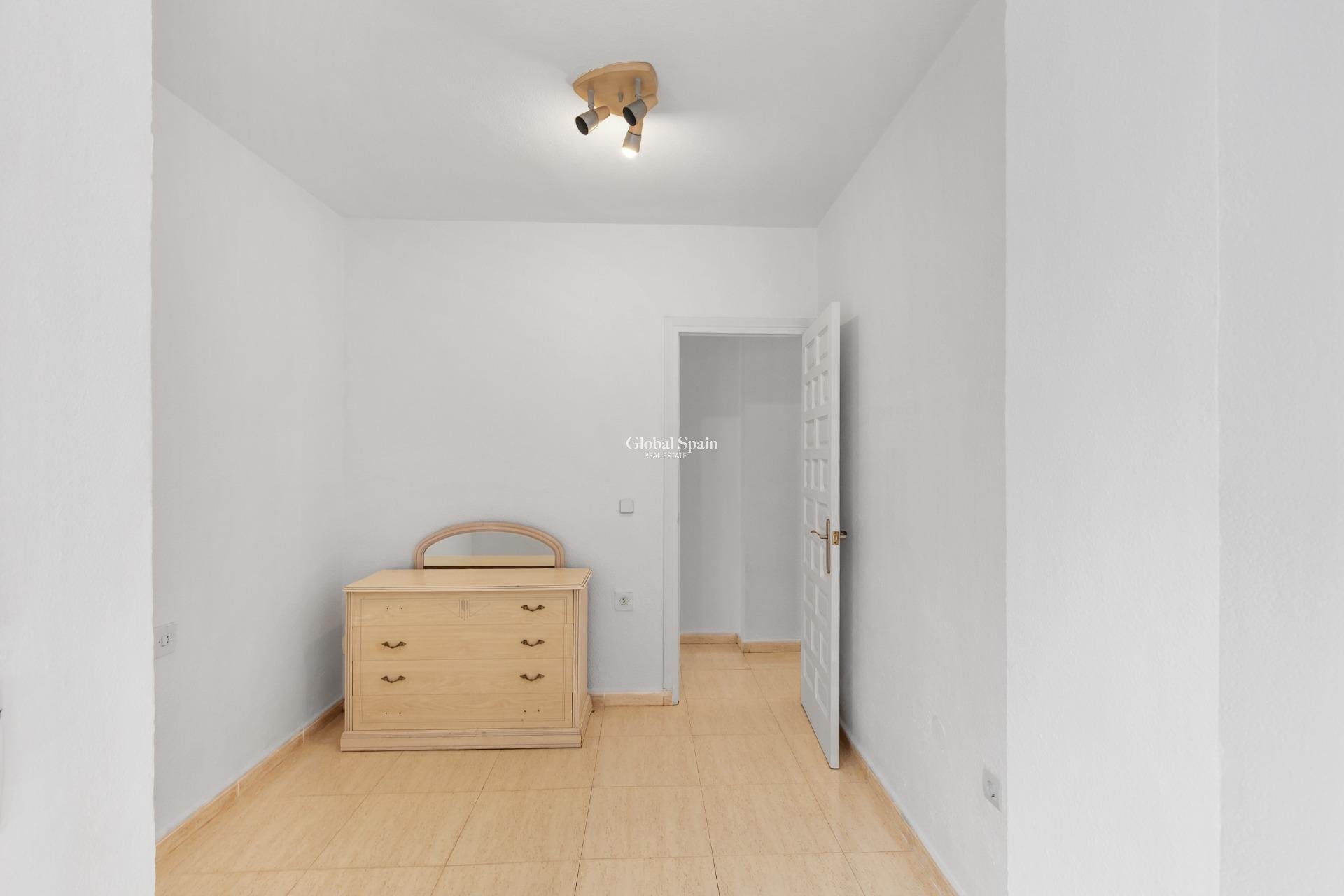 Resale - APARTMENT -
TORREVIEJA - Puerto Deportivo