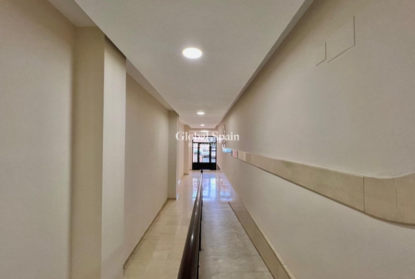 Resale - APARTMENT -
TORREVIEJA - Puerto Deportivo