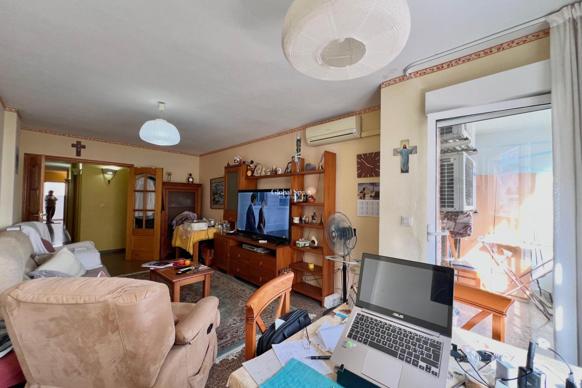 Resale - APARTMENT -
TORREVIEJA - Puerto Deportivo