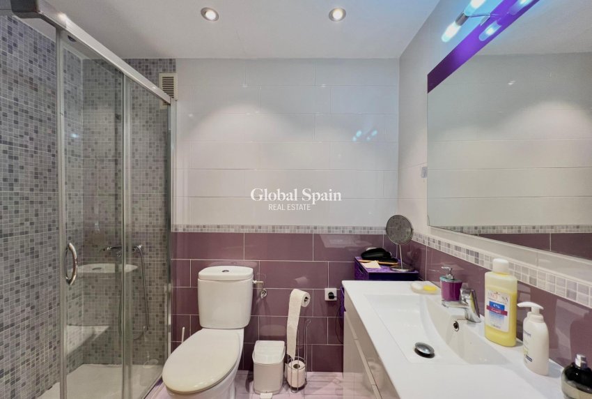 Resale - APARTMENT -
TORREVIEJA - Puerto Deportivo