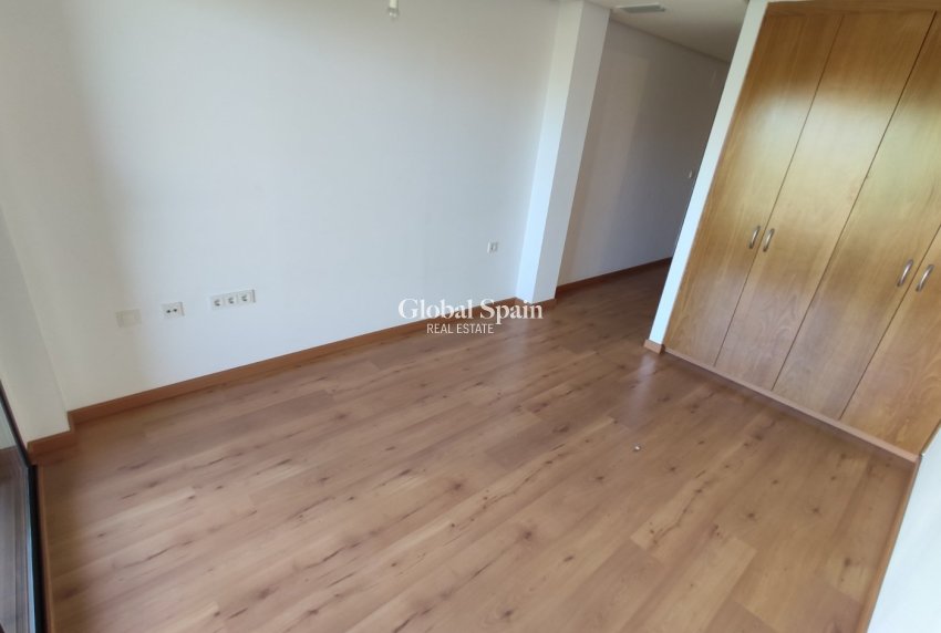 Resale - APARTMENT -
TORREVIEJA - Puerto