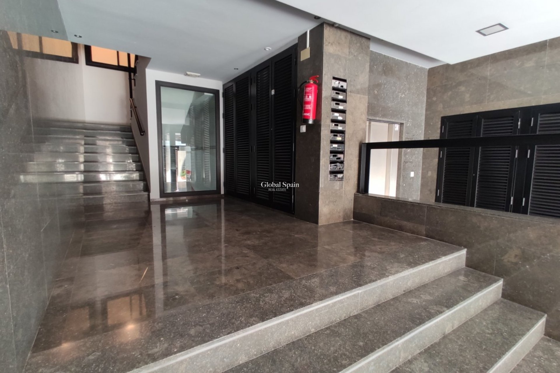 Resale - APARTMENT -
TORREVIEJA - Puerto