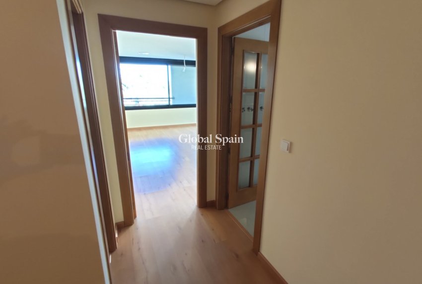 Resale - APARTMENT -
TORREVIEJA - Puerto