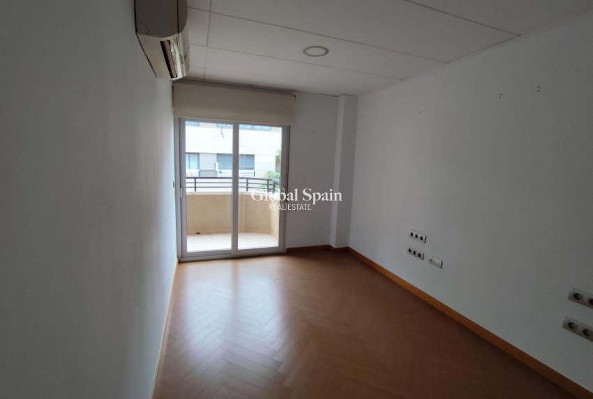 Resale - APARTMENT -
TORREVIEJA - Puerto