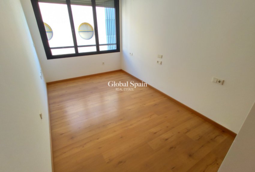 Resale - APARTMENT -
TORREVIEJA - Puerto