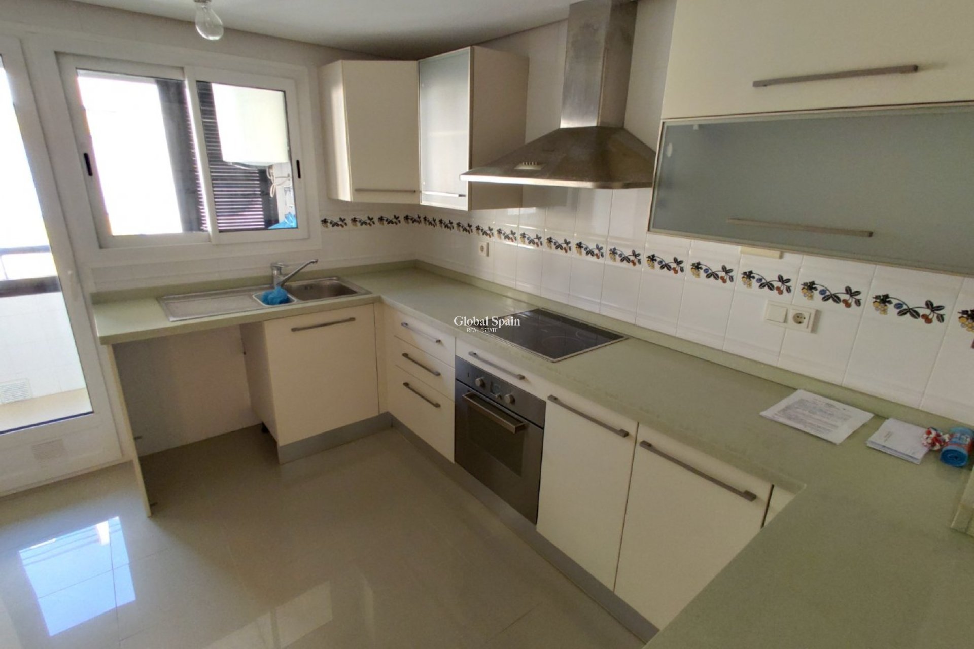 Resale - APARTMENT -
TORREVIEJA - Puerto