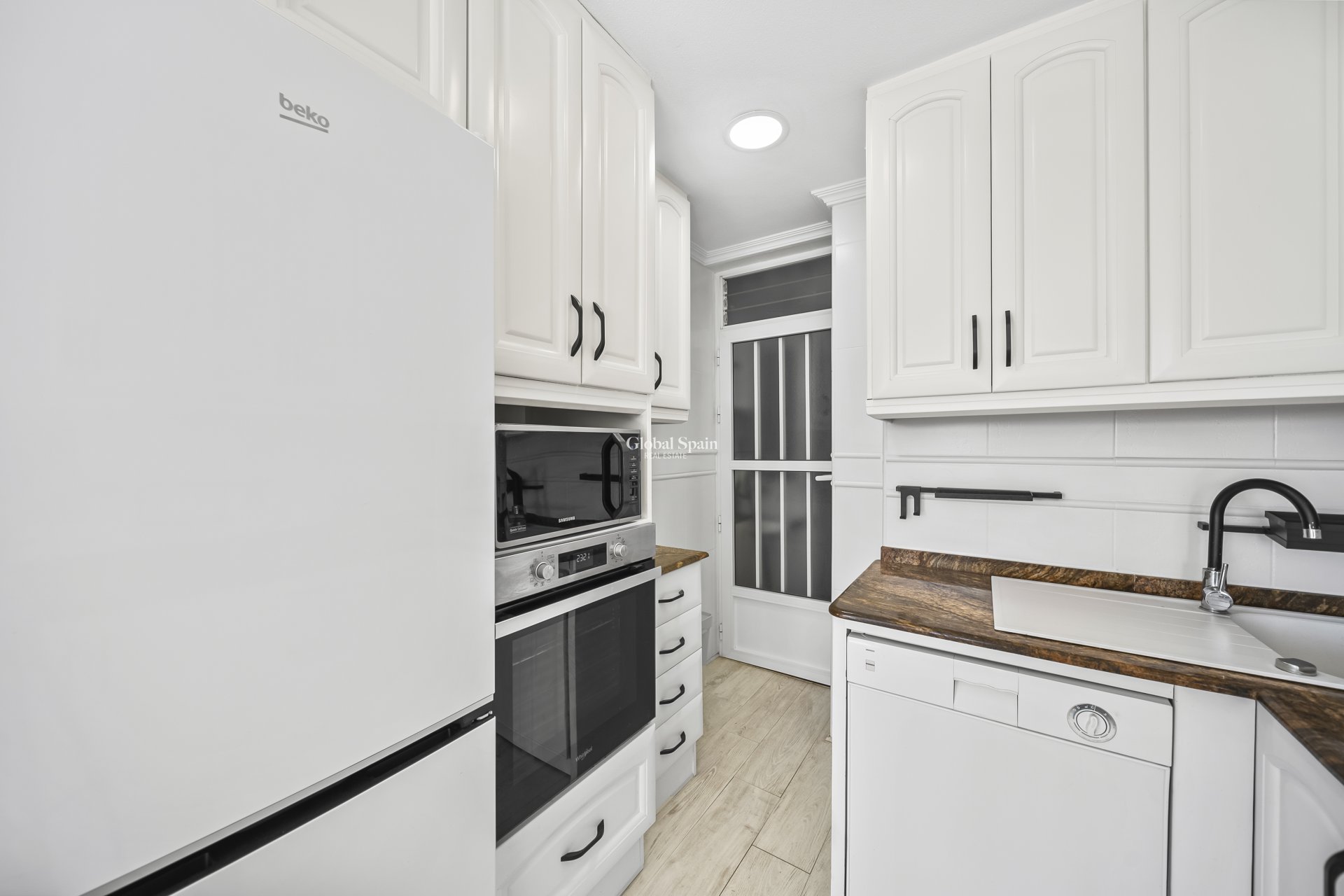 Resale - APARTMENT -
TORREVIEJA - Puerto