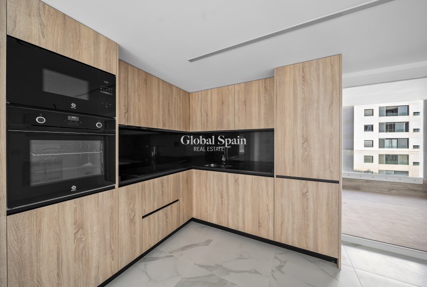 Resale - Apartment -
TORREVIEJA - Punta prima