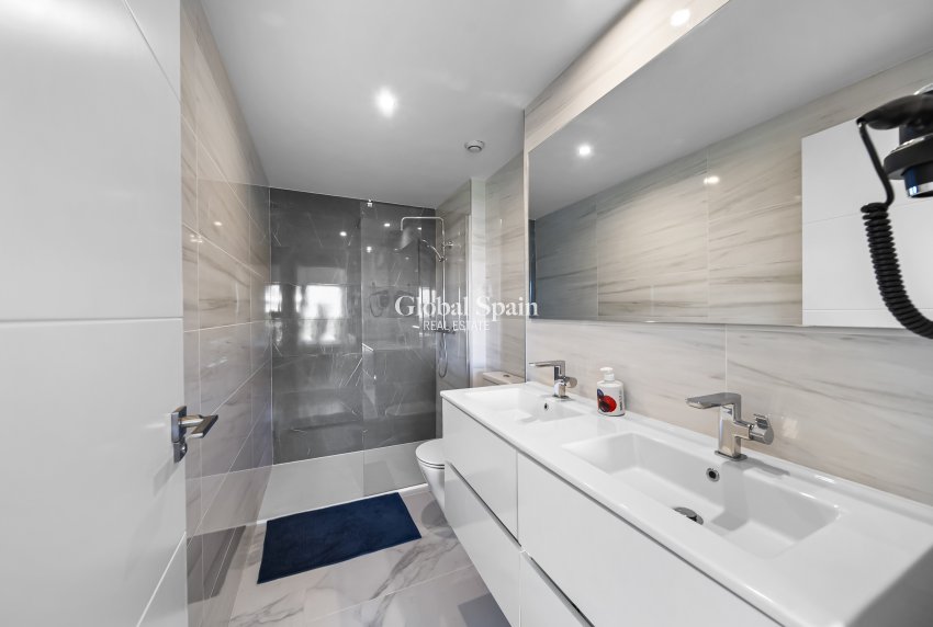 Resale - Apartment -
TORREVIEJA - Punta prima