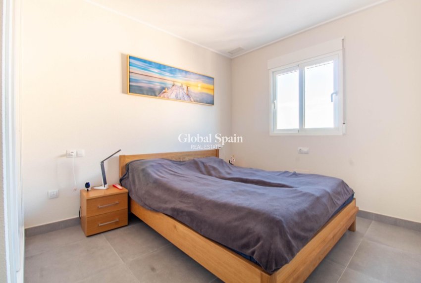 Resale - APARTMENT -
TORREVIEJA - Punta prima