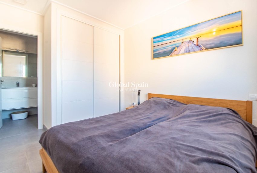 Resale - APARTMENT -
TORREVIEJA - Punta prima