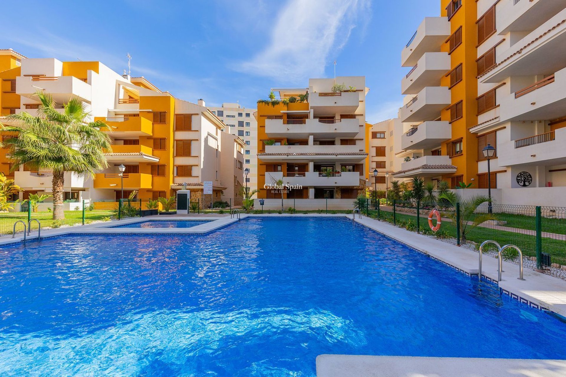 Resale - APARTMENT -
TORREVIEJA - Punta Prima