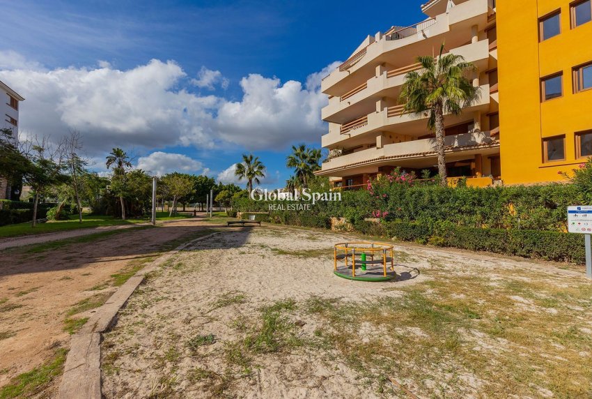 Resale - APARTMENT -
TORREVIEJA - Punta Prima