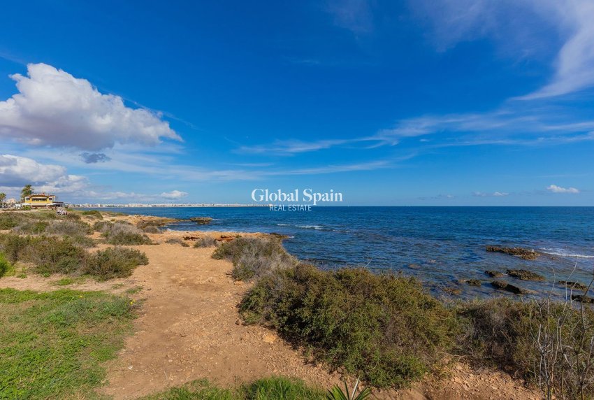 Resale - APARTMENT -
TORREVIEJA - Punta Prima